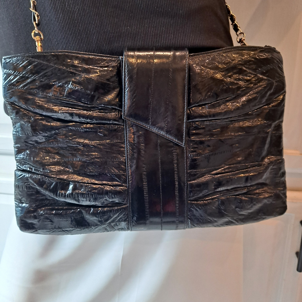70s Vintage Eelskin Leather Black Textured Pleated Crossbody Bag W/Gold Chain